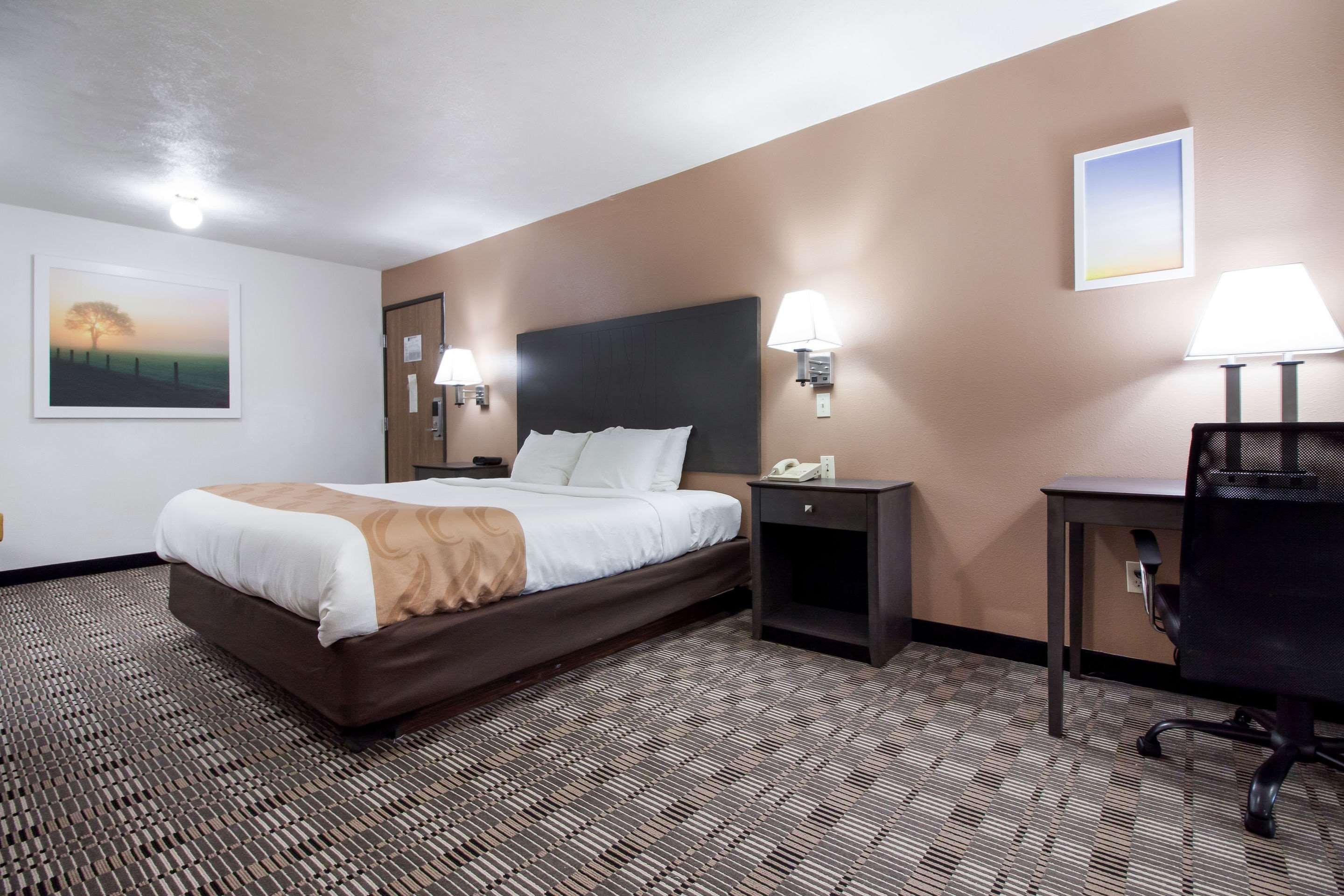 Quality Inn & Suites McCook Exterior photo