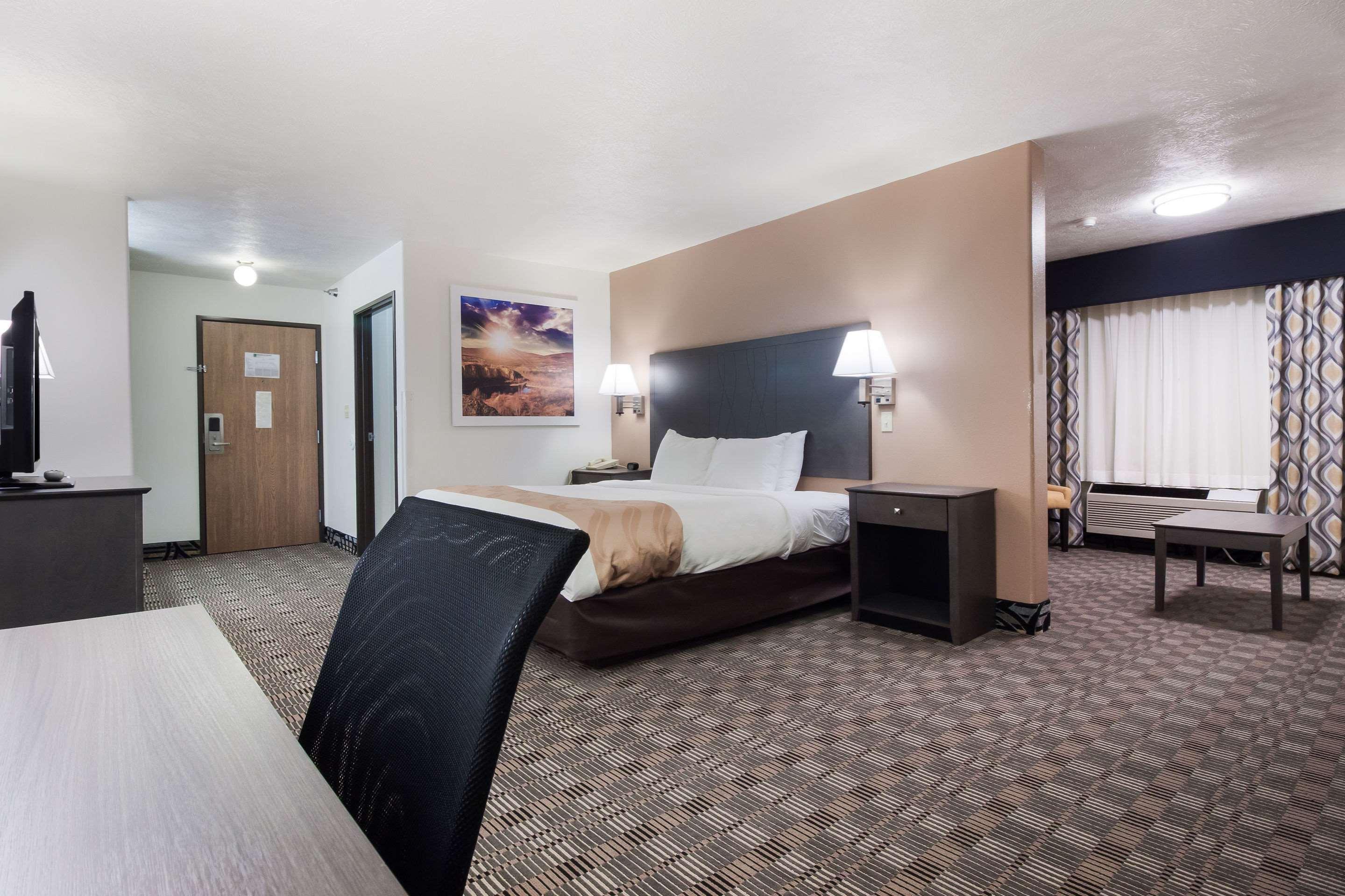 Quality Inn & Suites McCook Exterior photo