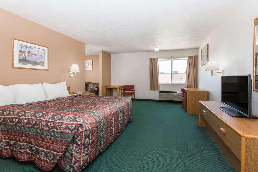 Quality Inn & Suites McCook Exterior photo