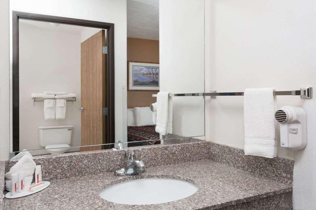 Quality Inn & Suites McCook Exterior photo