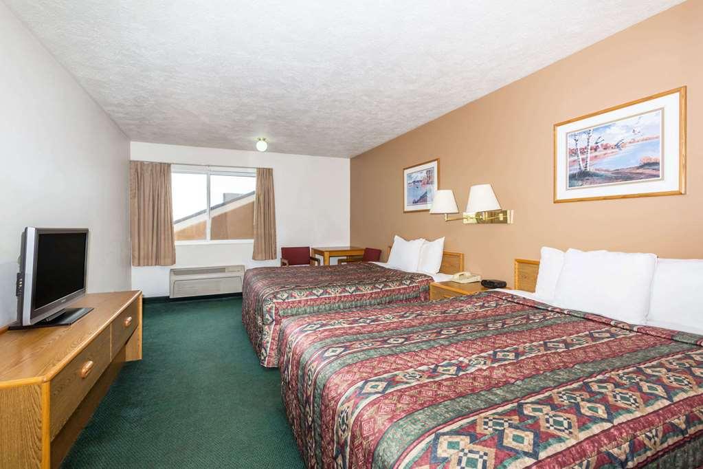 Quality Inn & Suites McCook Exterior photo