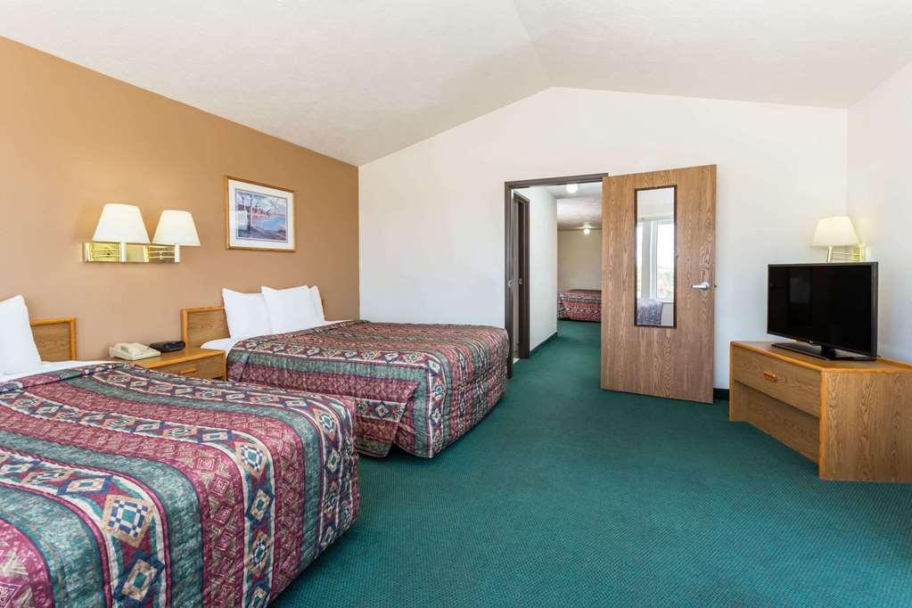 Quality Inn & Suites McCook Exterior photo