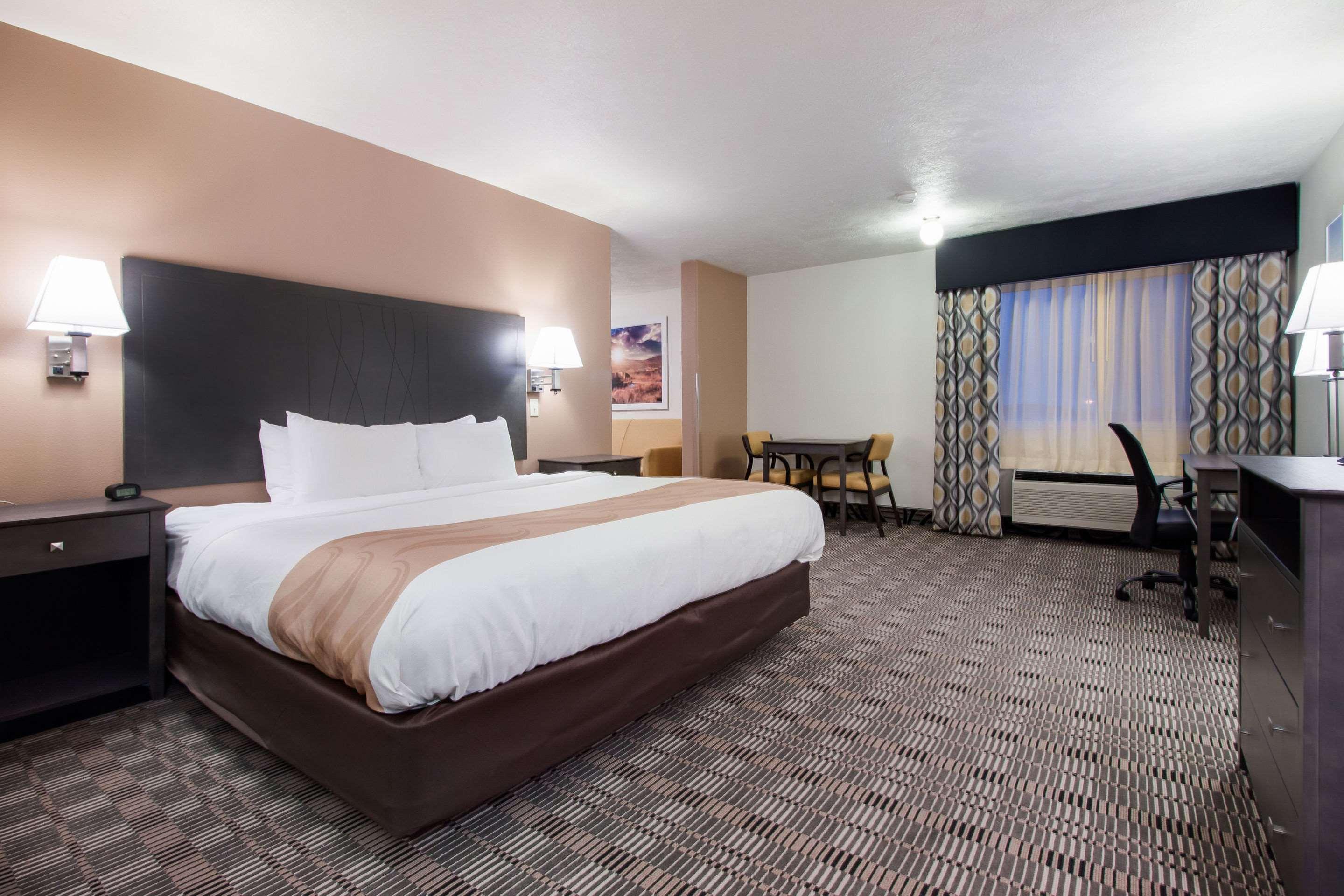 Quality Inn & Suites McCook Exterior photo